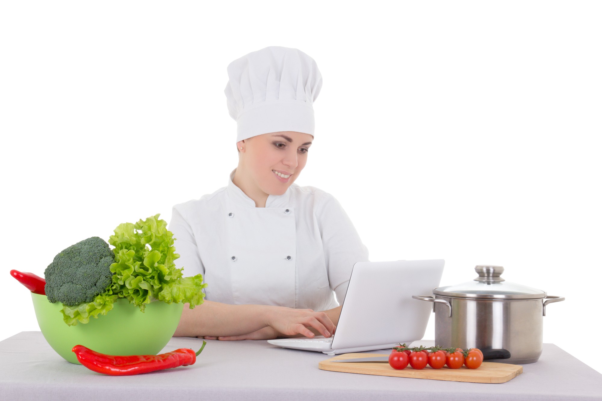 Chef che mostra un piatto preparato durante un corso online